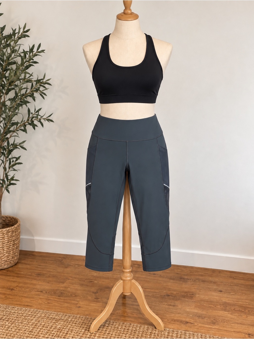Lululemon Black Mesh Crop Leggings Est Size 10 OG Running Y2K Athleisure